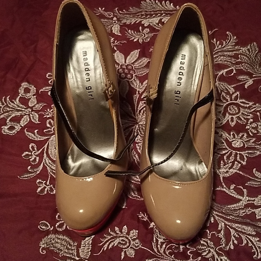 Heels - Picture 2 of 2